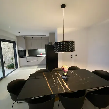 5 Appartement *