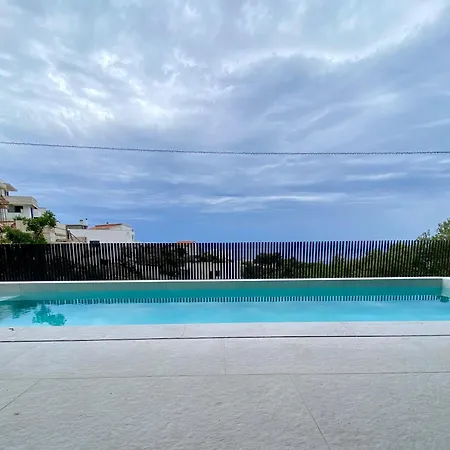 Apartment 5 *