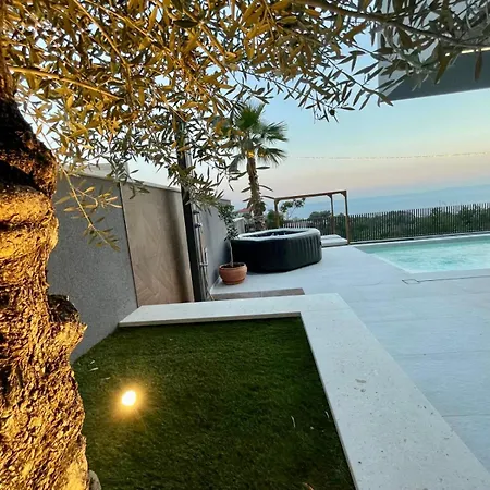 Apartment 5 *