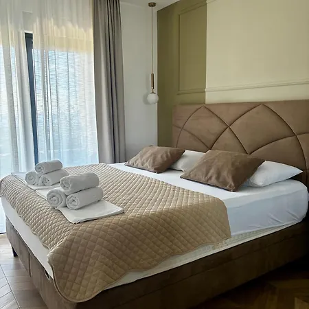 5 * Μακάρσκα