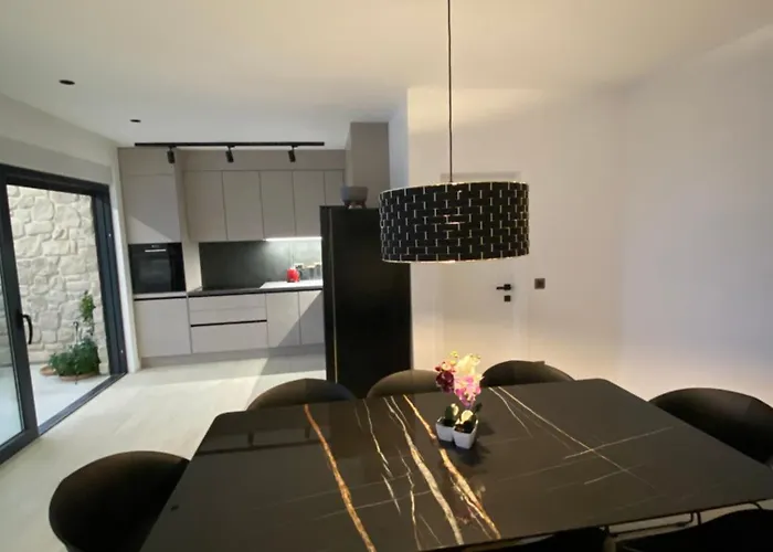 5 Appartement *
