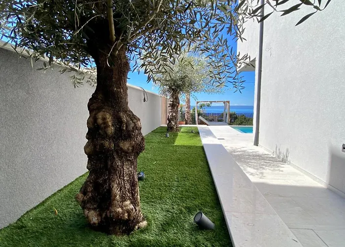 5 * Makarska