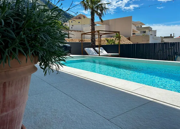 5 * Makarska